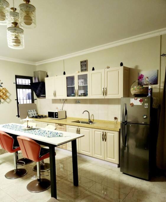 Kot Nu - Beach Themed Apartment - 3 Mins Walk From The Sea Flic en Flac Экстерьер фото